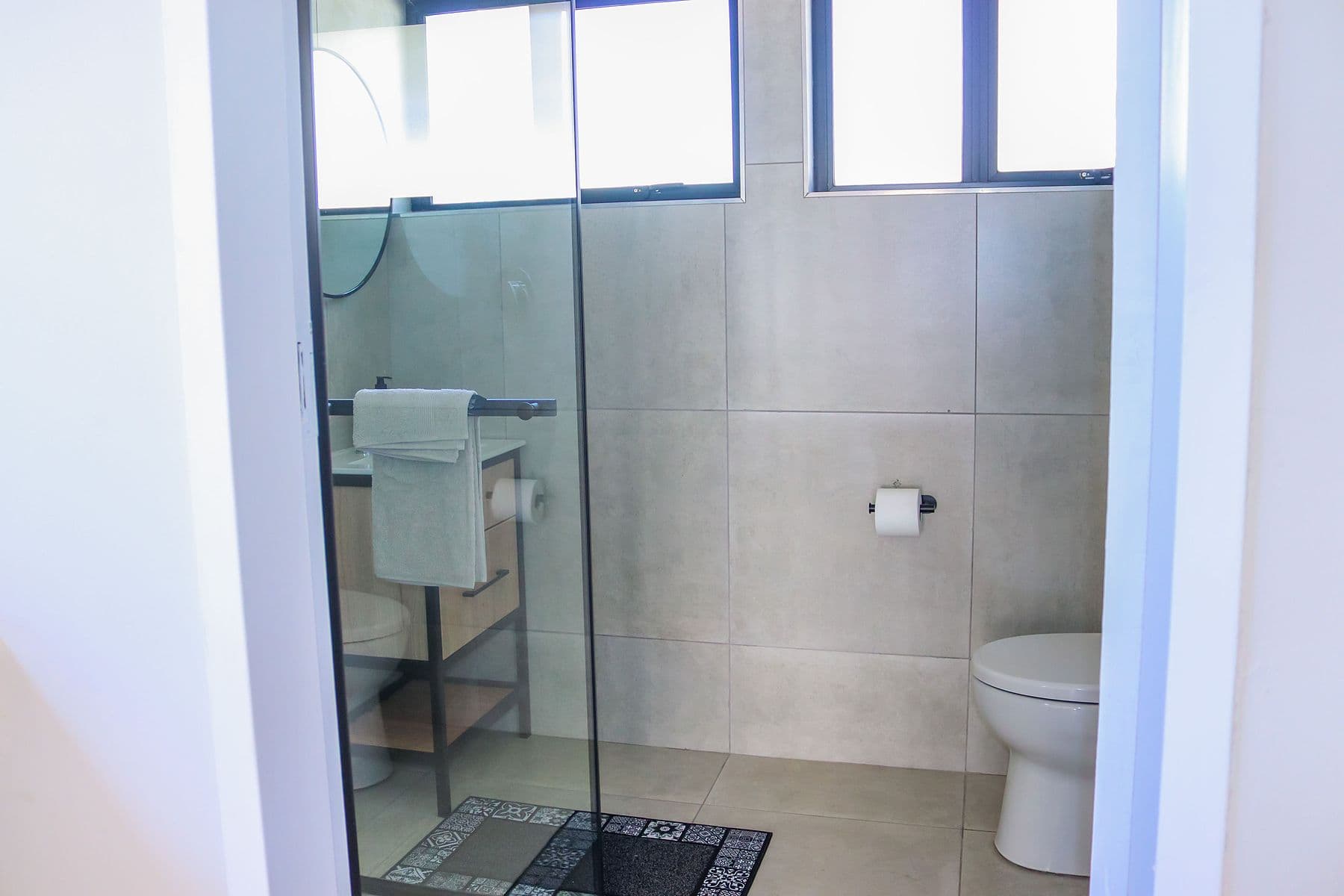 Saffron Room: glass shower en-suite