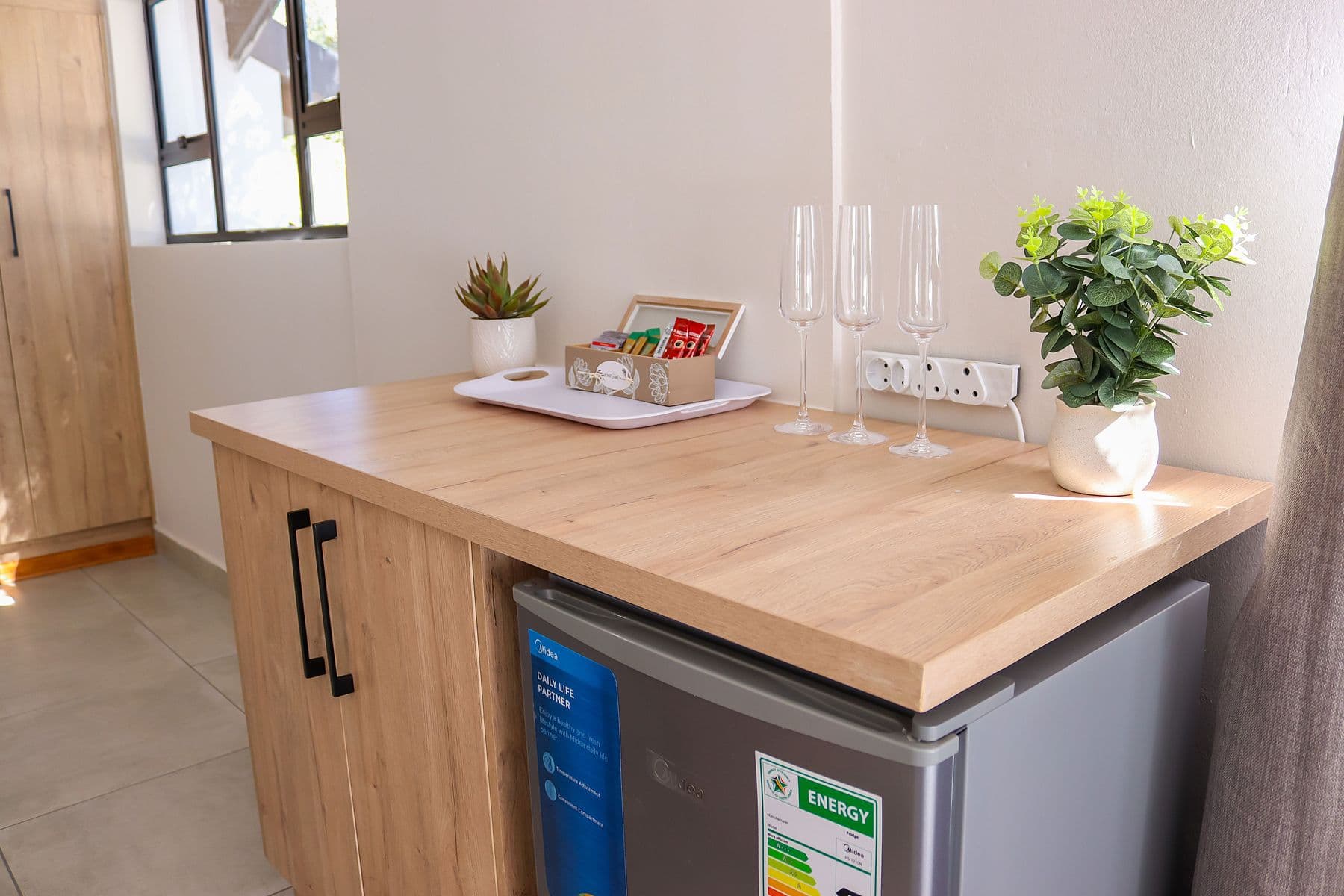Navy Room: tea station with bar fridge