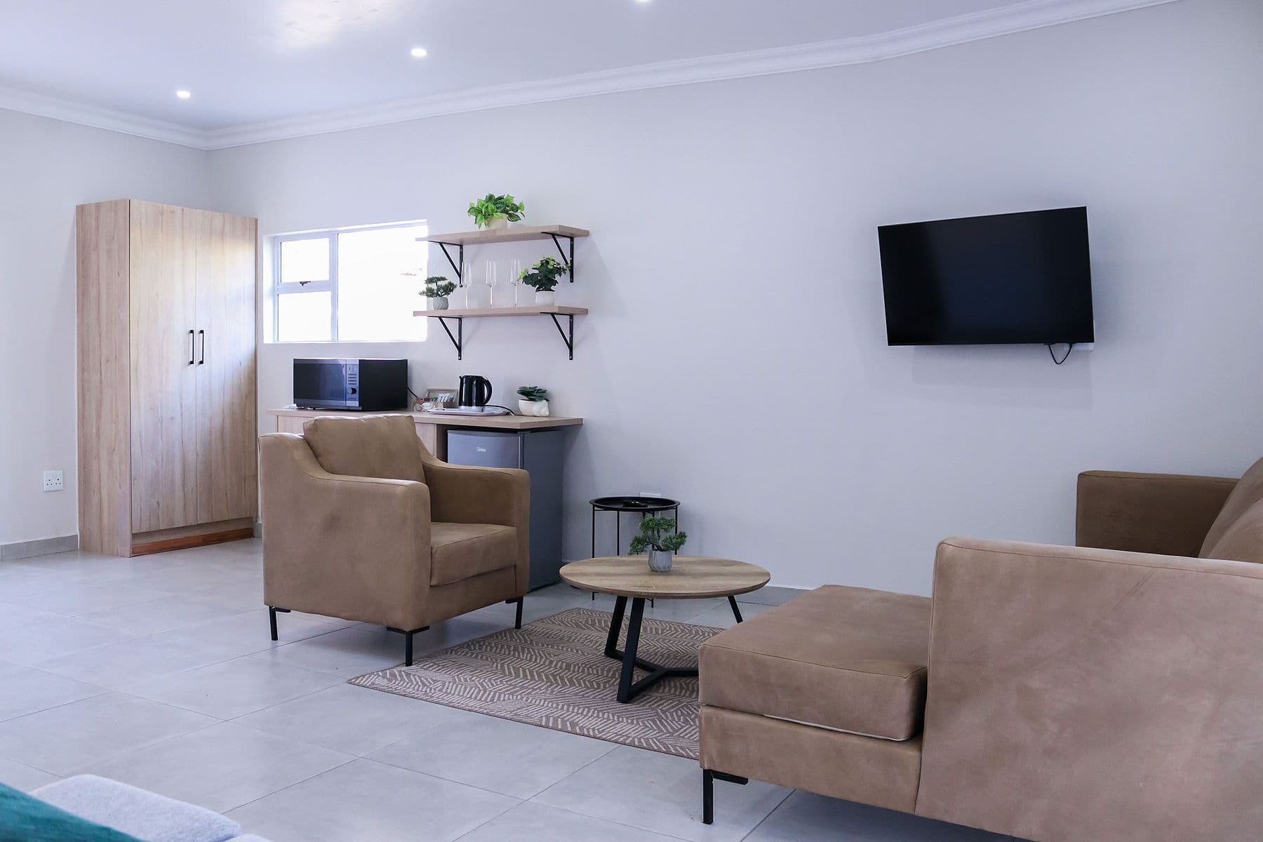 Teal Suite: sitting area with sofa and kitchenette